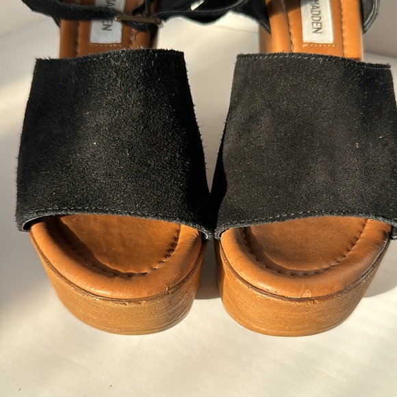 Steve Madden Wedge Heels- size 6, leather upper, synthetic lining, rubber sole - Picture 7 of 9